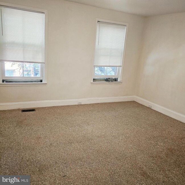 Building Photo - 1816 Montrose St