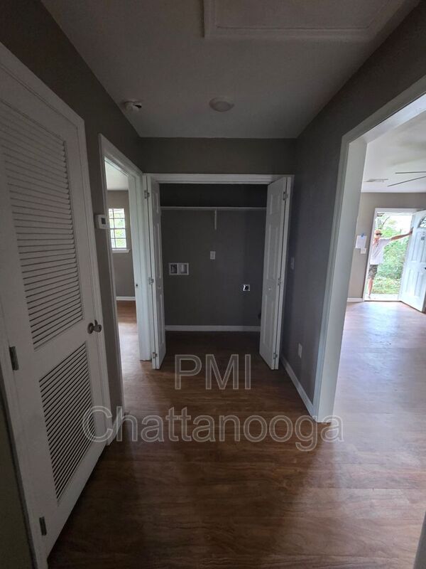 Building Photo - 587 Bandy Ln