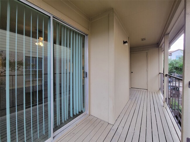 Building Photo - 700 Thicket Ln