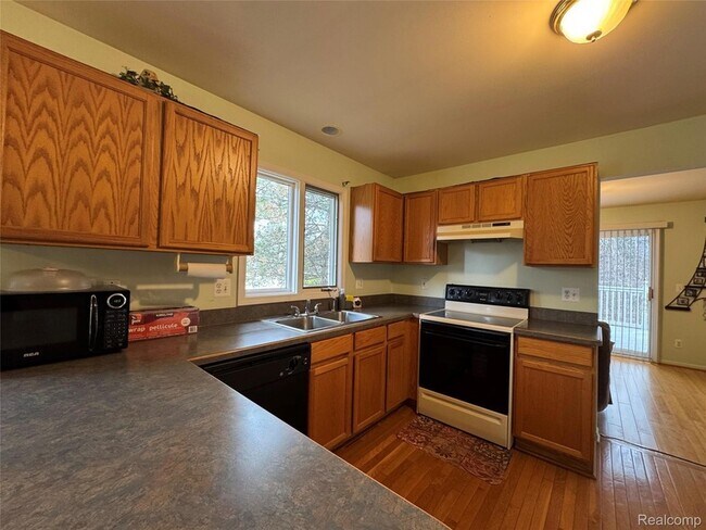 Building Photo - 40342 Riverbend Dr