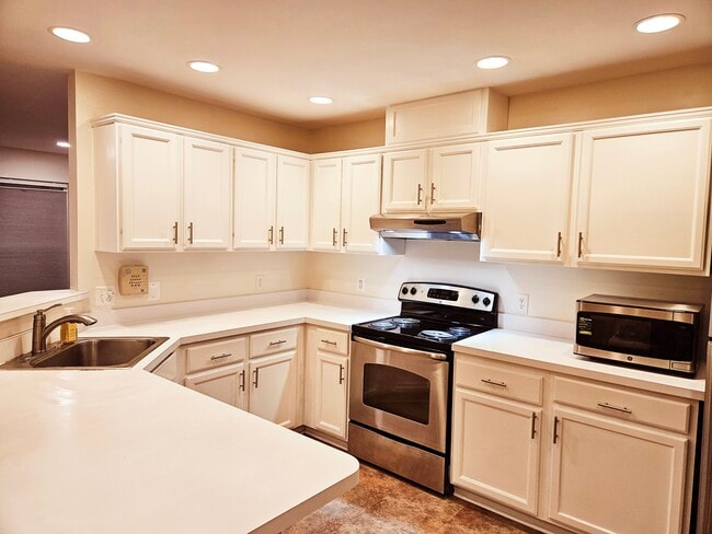 Building Photo - 12024 Country Mill Dr