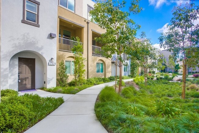 Building Photo - Beautiful 4 Bedroom Townhome! Built in 202...