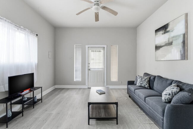 Primary Photo - 314 W Cevallos