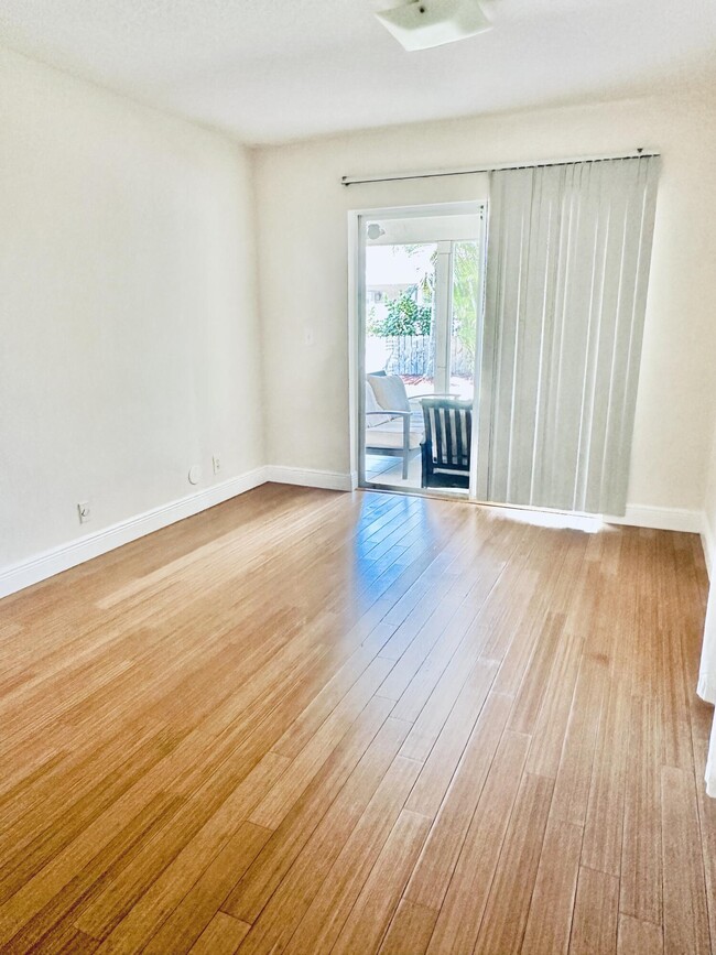 Building Photo - 17768 Maplewood Dr