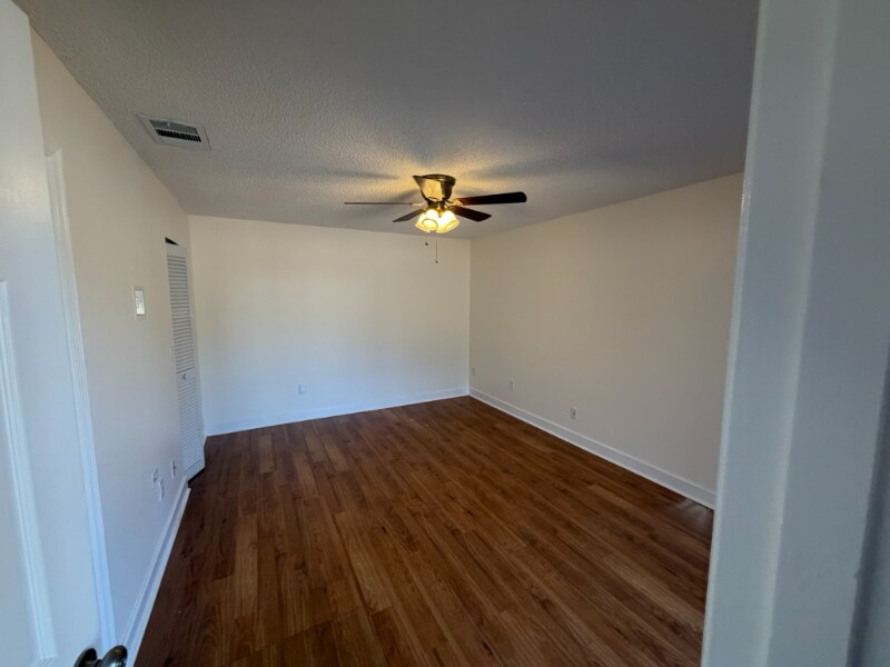 Building Photo - 1042 Willowood Ln