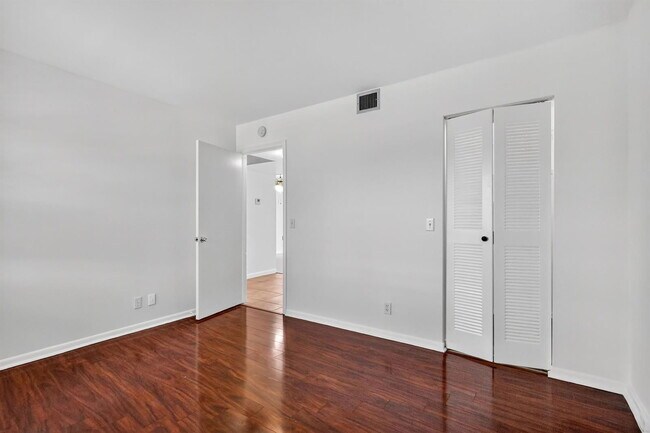 Building Photo - 12950 SW 13th St