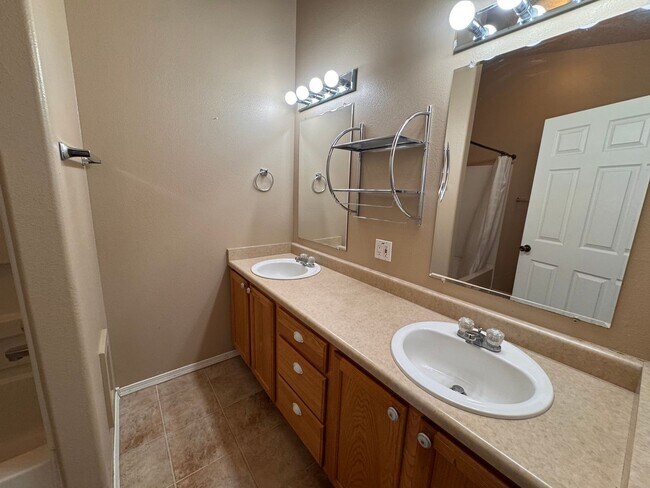 Building Photo - 5615 Duranes Dr NW