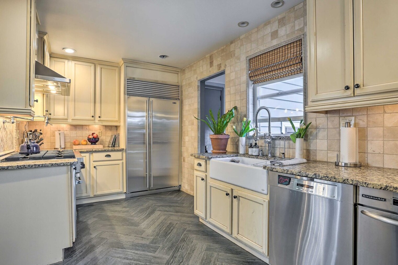 Building Photo - 257 Elm Ave