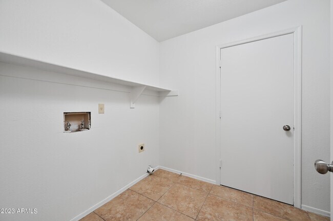 Building Photo - 313 S Ocean Dr
