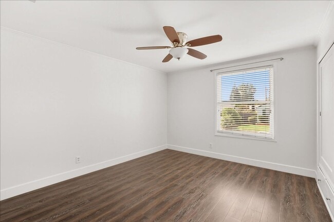 Building Photo - 2804 Avalon Dr