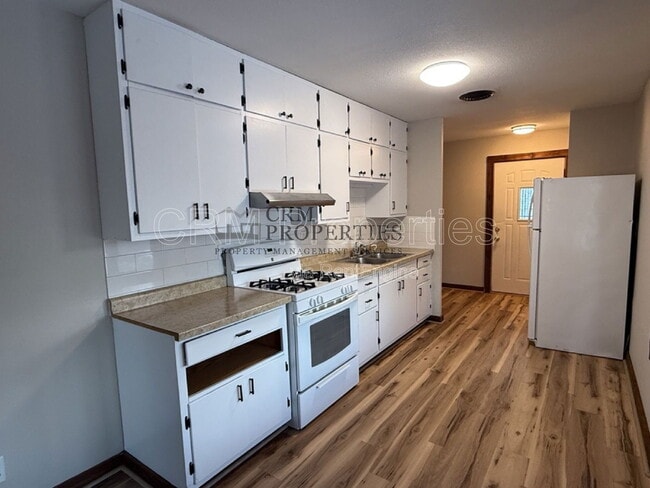 Building Photo - 805 Miami Blvd