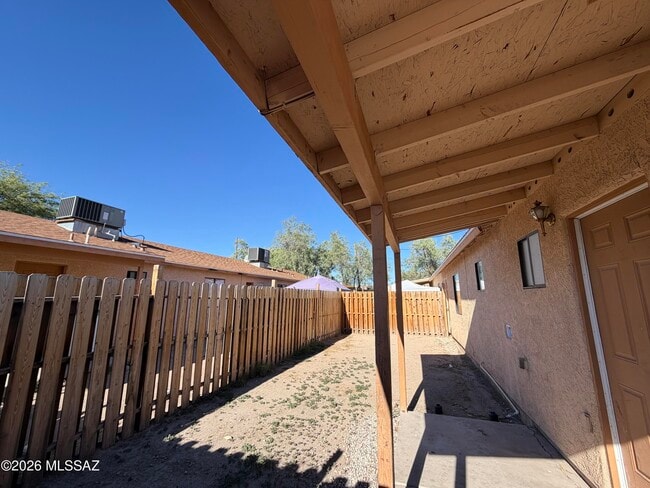 Building Photo - 506 N Iroquois Ave