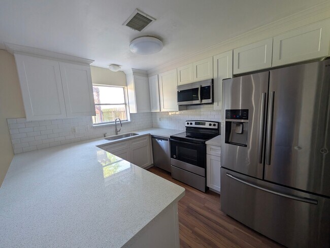 Building Photo - 3138 Windmill St