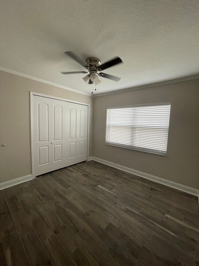 Building Photo - 5225 Imperial Lakes Blvd
