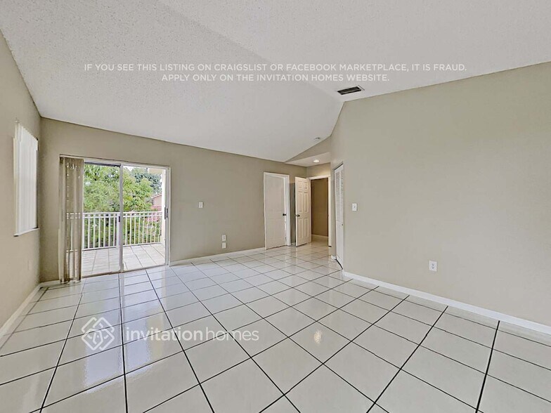 Building Photo - 4500 SW 154th Pl