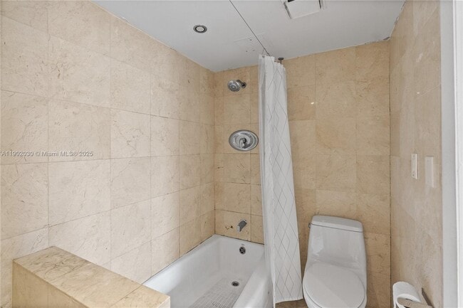 Building Photo - 3475 N Country Club Dr