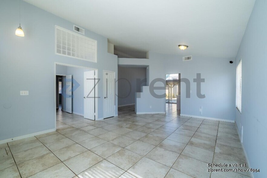 Building Photo - 39821 Milan Dr