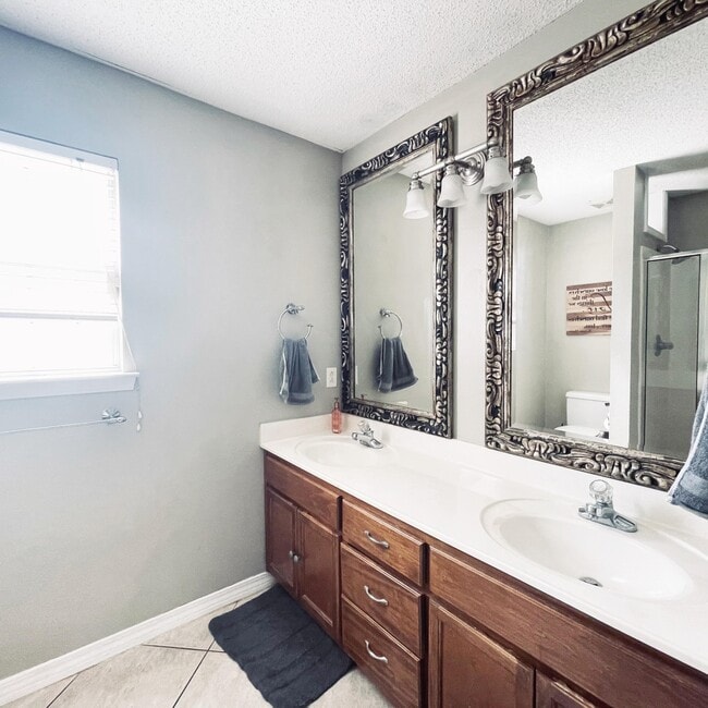 Building Photo - 931 Ibis Way