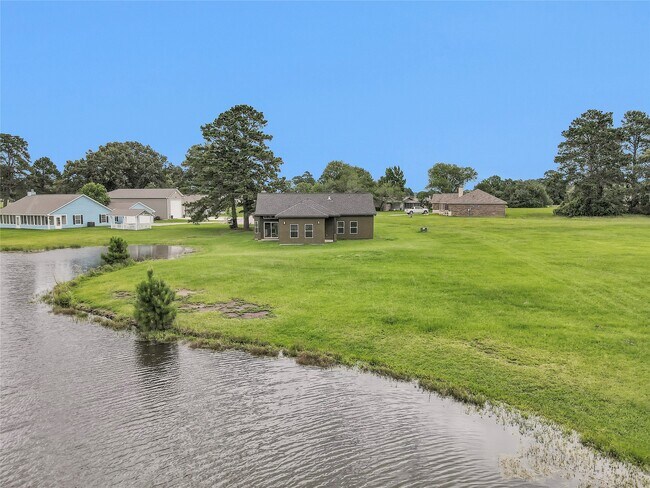 Building Photo - 145 Meadowview Dr