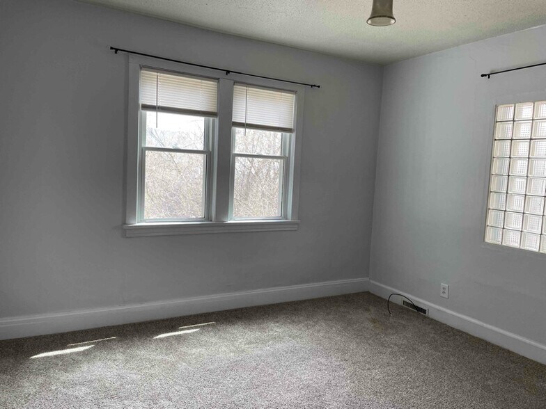 Building Photo - 1205 E 4th St