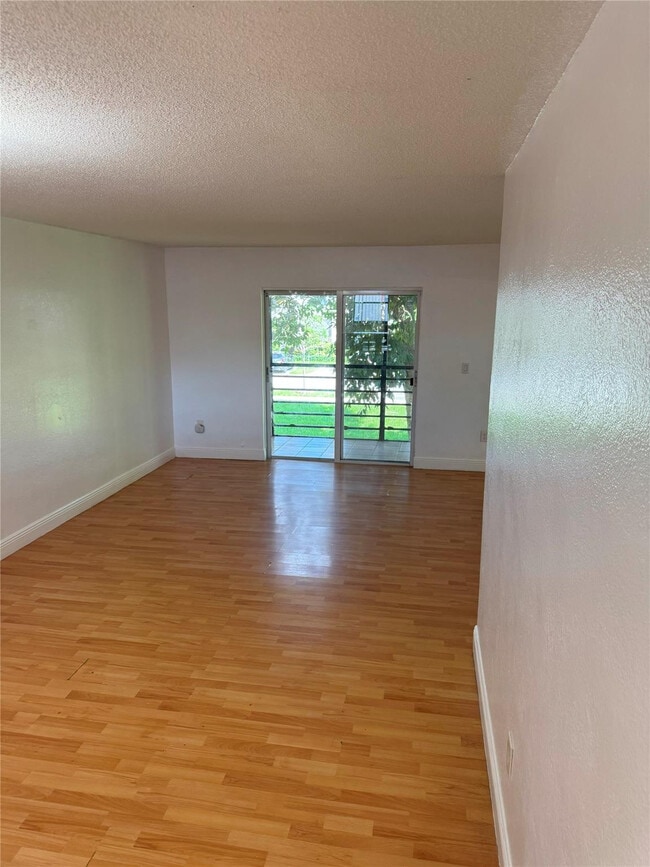 Building Photo - 851 NE 209th Terrace