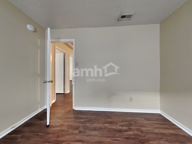 Building Photo - 1212 N Aberdeen Dr