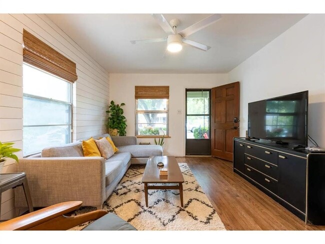 Building Photo - 3011 E 17th St