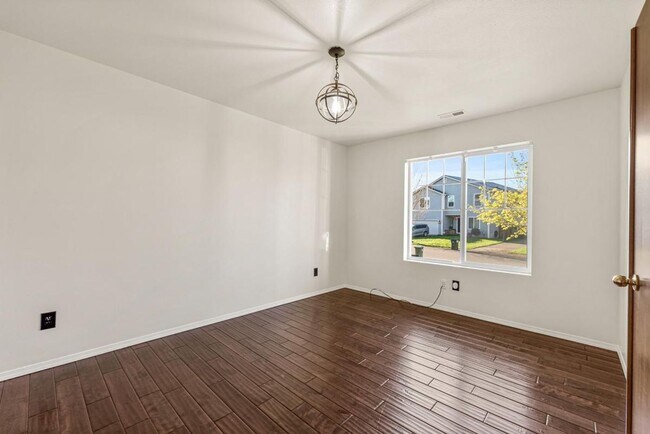 Building Photo - Updated and Spacious 3 Bed Yelm Rental!