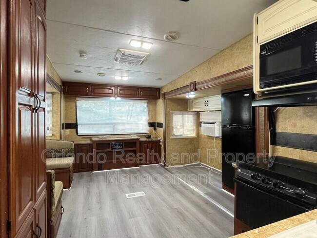 Building Photo - 3000 Clarcona Rd