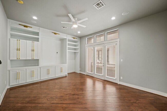 Building Photo - 1813 Dart St
