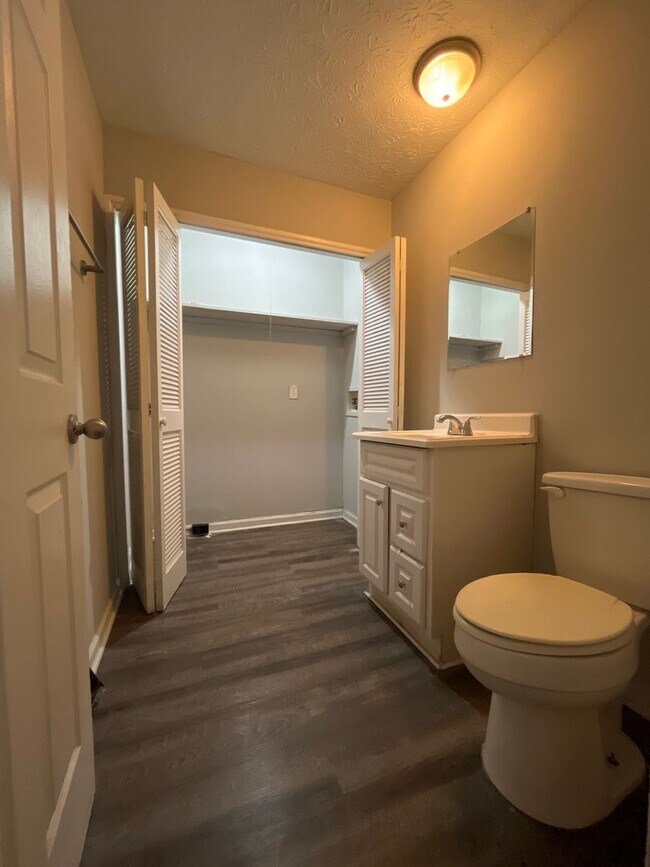 Building Photo - 1851-1853-1853 Lake Club Dr