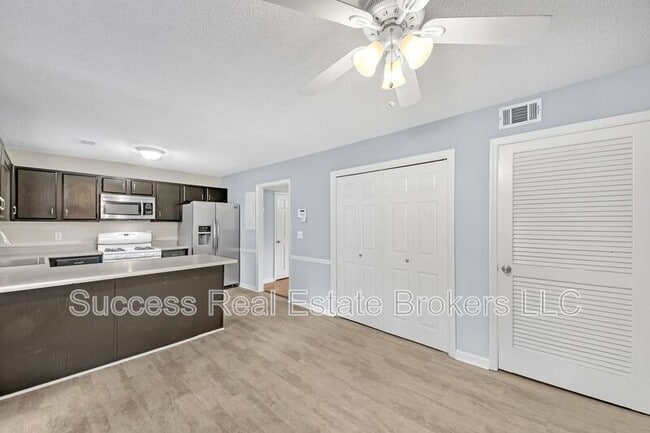 Building Photo - 4000 Sand Wedge Cir