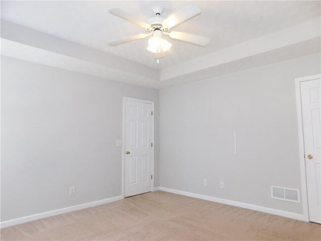 Building Photo - 576 Greenwood Park Way