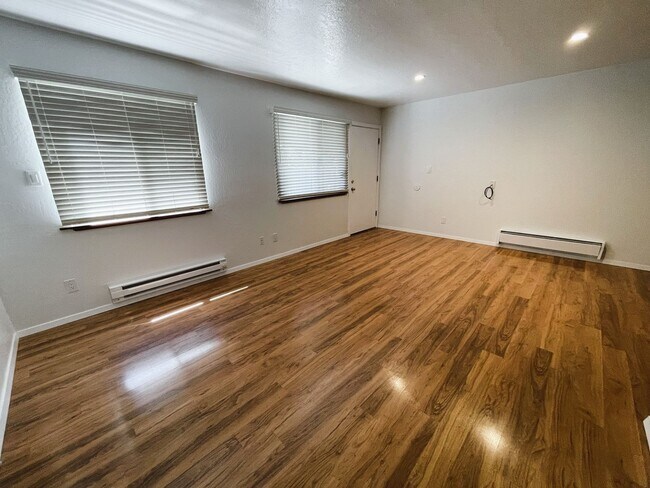 Building Photo - Modern 1st-Floor Studio with Resort Amenities & Prime Location