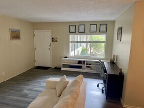 Building Photo - 8207 De Longpre Ave