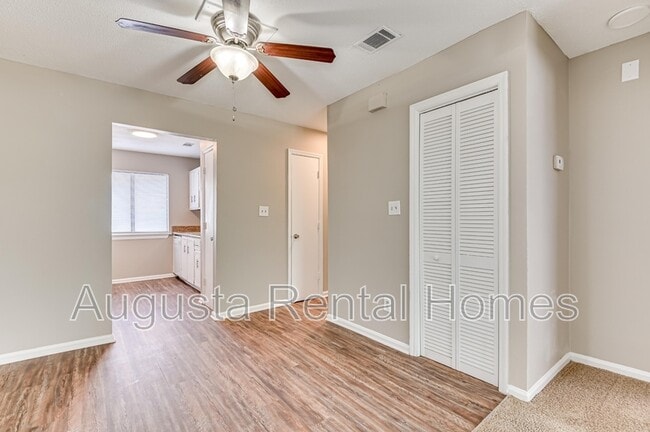 Building Photo - 2818 Thomas Ln