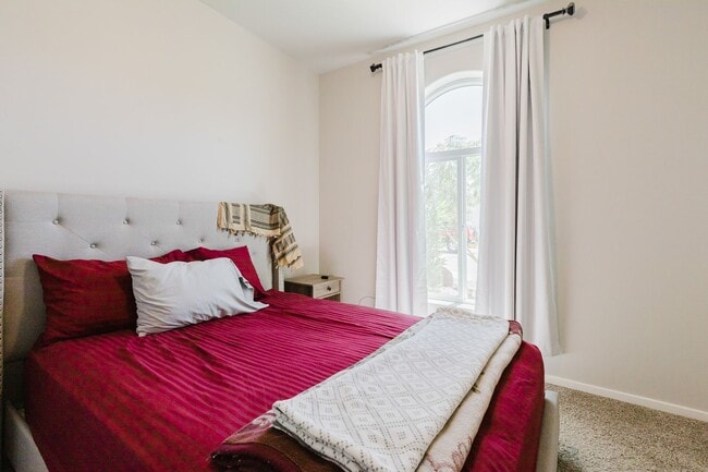 Building Photo - Meticulously Clean 3 bedroom 2 bathroom Home