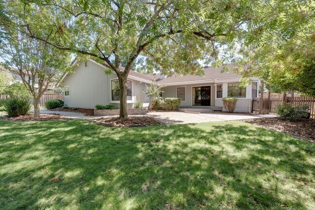 Building Photo - Bright and Stylish 4BD/2BA Home with 3 Car...