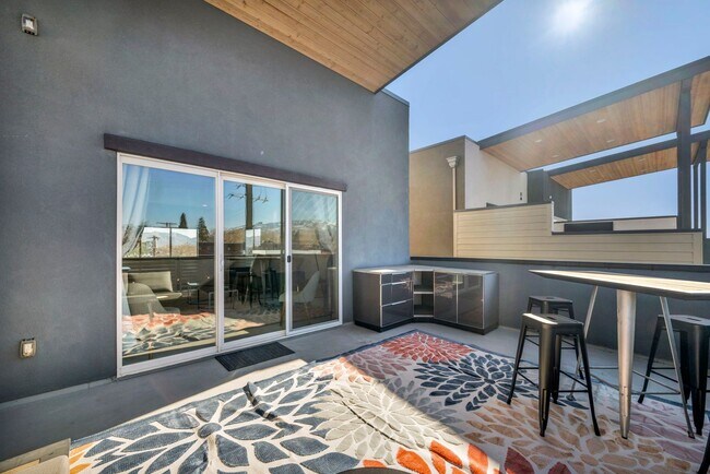 Building Photo - Mid-Town Modern Gem With EV Charger