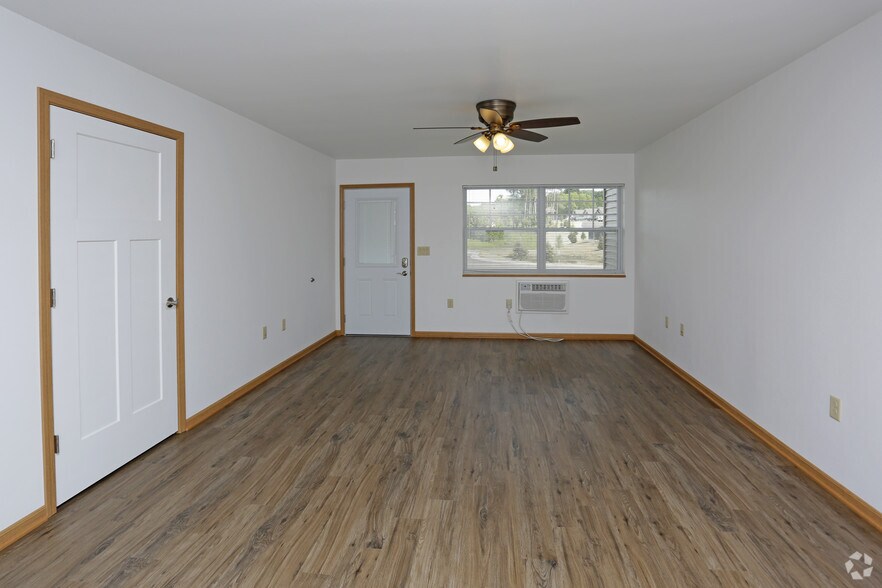 2BR, 1BA - 1,395 SF - Abbey Grove