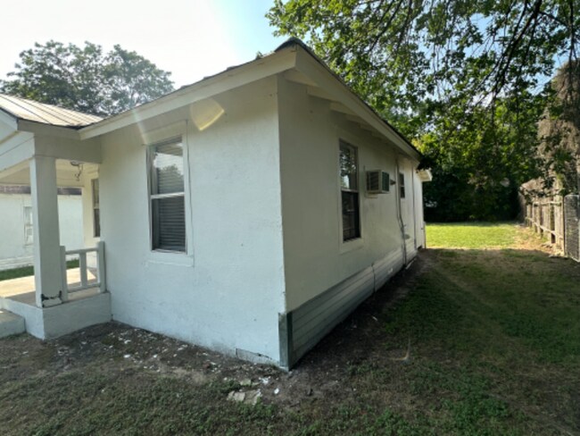 Building Photo - 511 St John St
