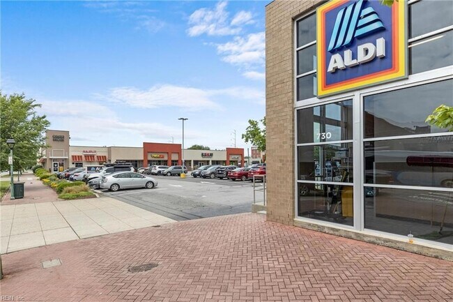 Building Photo - 412 W 29th St