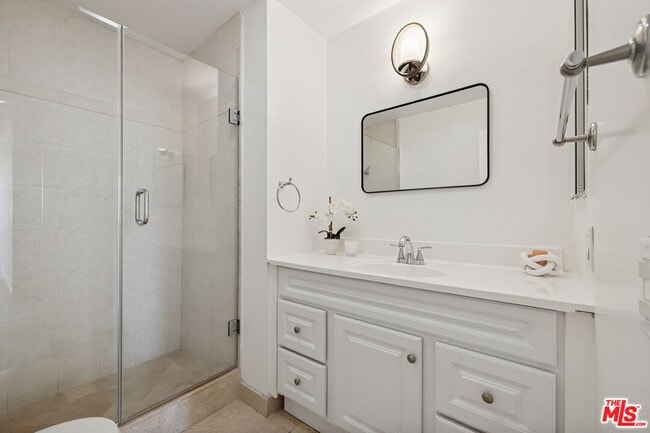 Building Photo - 10747 Wilshire Blvd