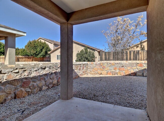Building Photo - 4979 Bosworth Rd
