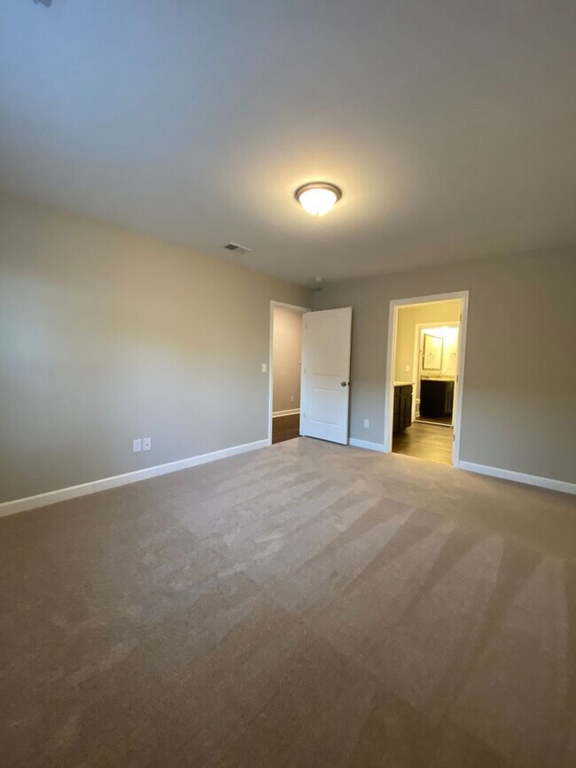 Building Photo - Brand New Build 5 Bed/3.5 Bath