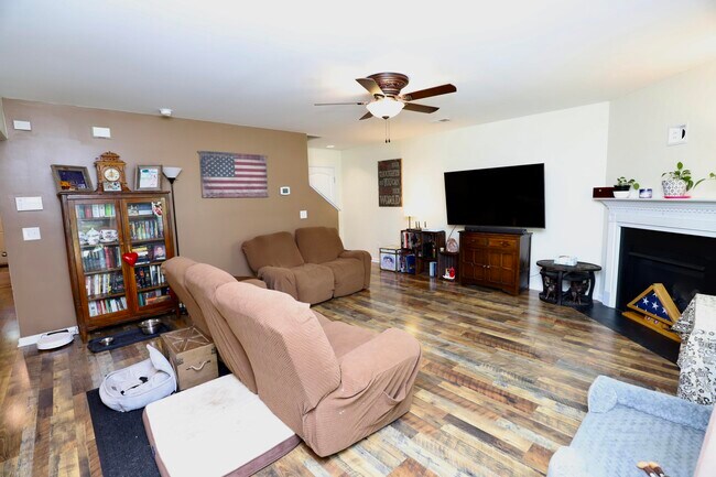 Building Photo - 71 Carina Ln