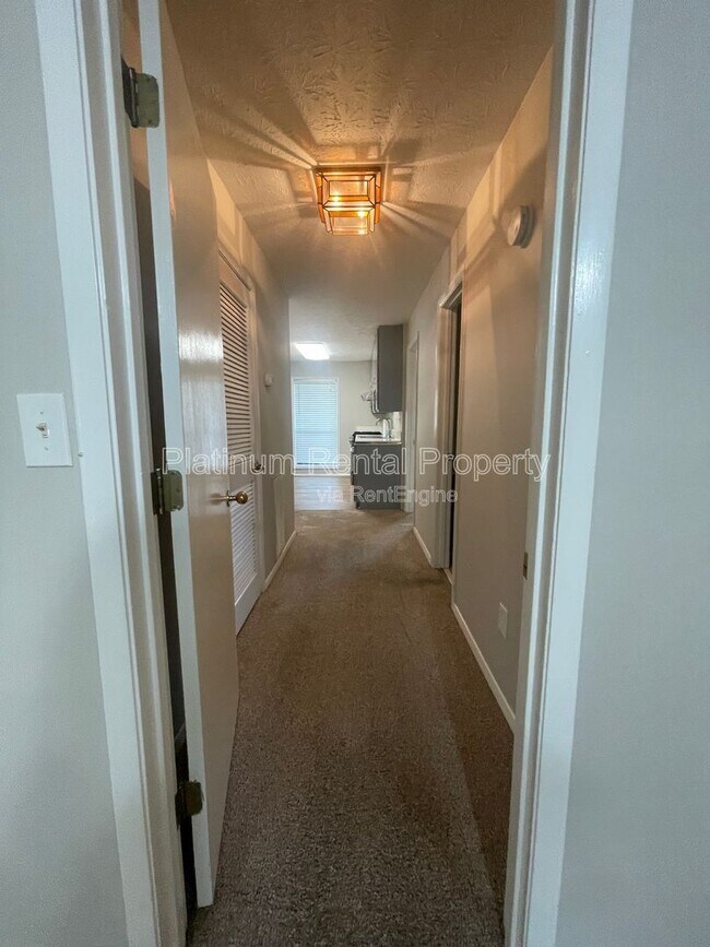 Building Photo - 402 Wynnes Ridge Cir SE