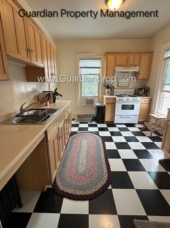 Building Photo - Spacious Prospect Park Upper Level, Sun Ro...
