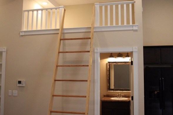 Loft #2, Bath #2 - 114 E University St