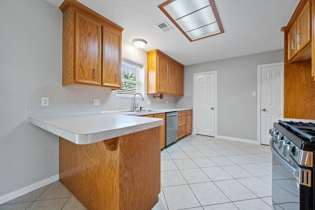 Building Photo - 460 W Houston St